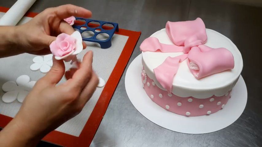 Flores de fondant perfectas en solo 4 minutos 3 Flores de fondant perfectas en solo 4 minutos 2