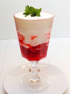 postre-de-crema-de-queso-fresas